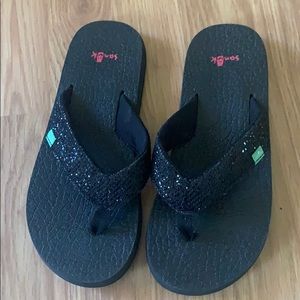 Sanuk girls size youth size 2/3